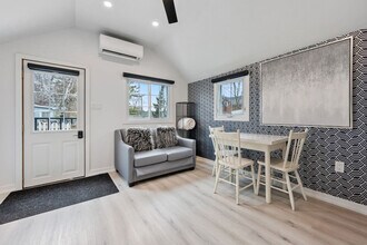 Building Photo - 2015 Water St