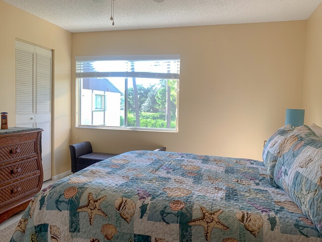 Foto del edificio - 320 Knotty Pine Cir