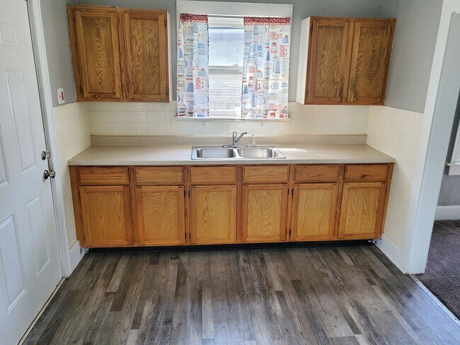 Building Photo - Nice 2b/1Bath