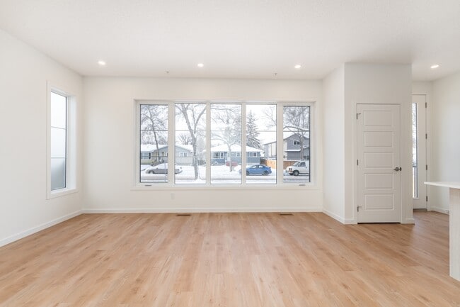 Building Photo - 11935-11124 124 St