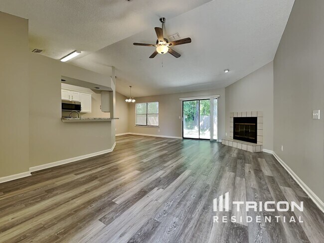 Foto del edificio - 2425 Justin Rd E