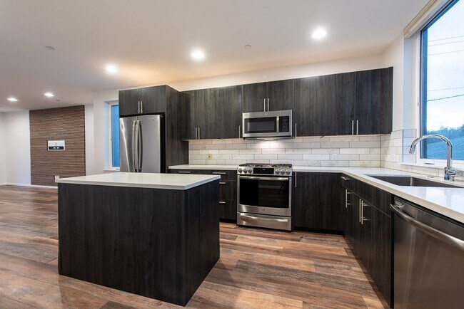 Foto del edificio - Modern New Construction Townhome | EV Park...