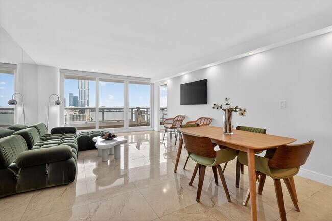 Foto del edificio - 1717 N Bayshore Dr