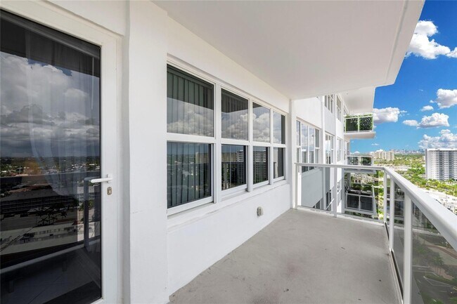Building Photo - 3700 Galt Ocean Dr
