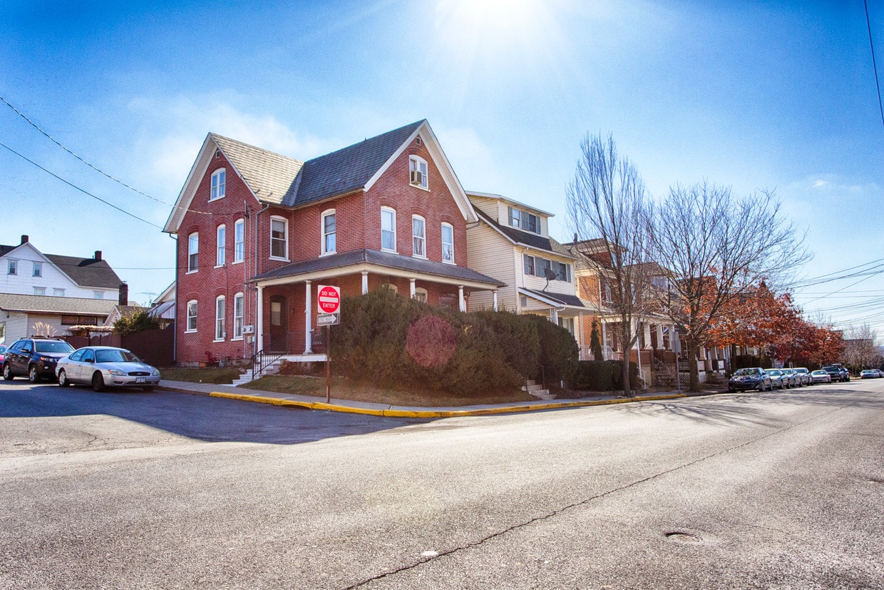 Foto principal - 301 S Main St
