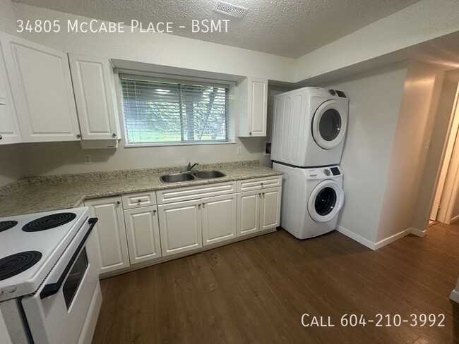 Photo du bâtiment - Spacious Suite in Abbotsford