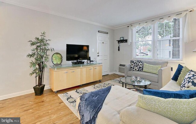 Building Photo - 256 N Thomas St