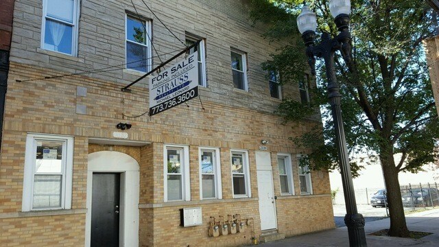 Primary Photo - 2337 W Lake St