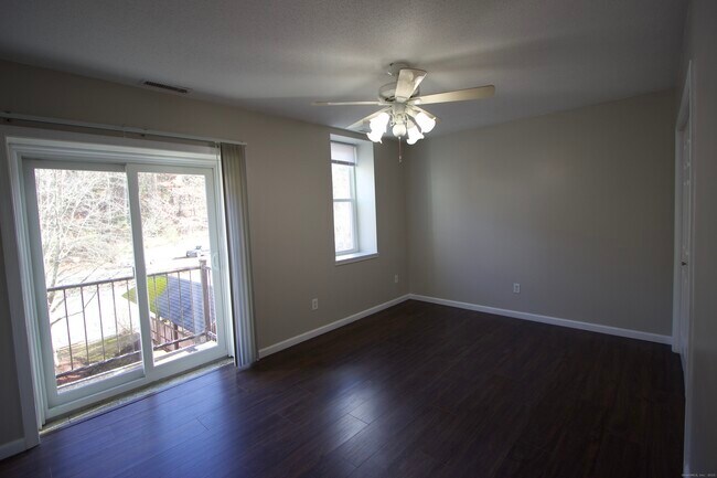 Foto del edificio - 201 Whetstone Mls