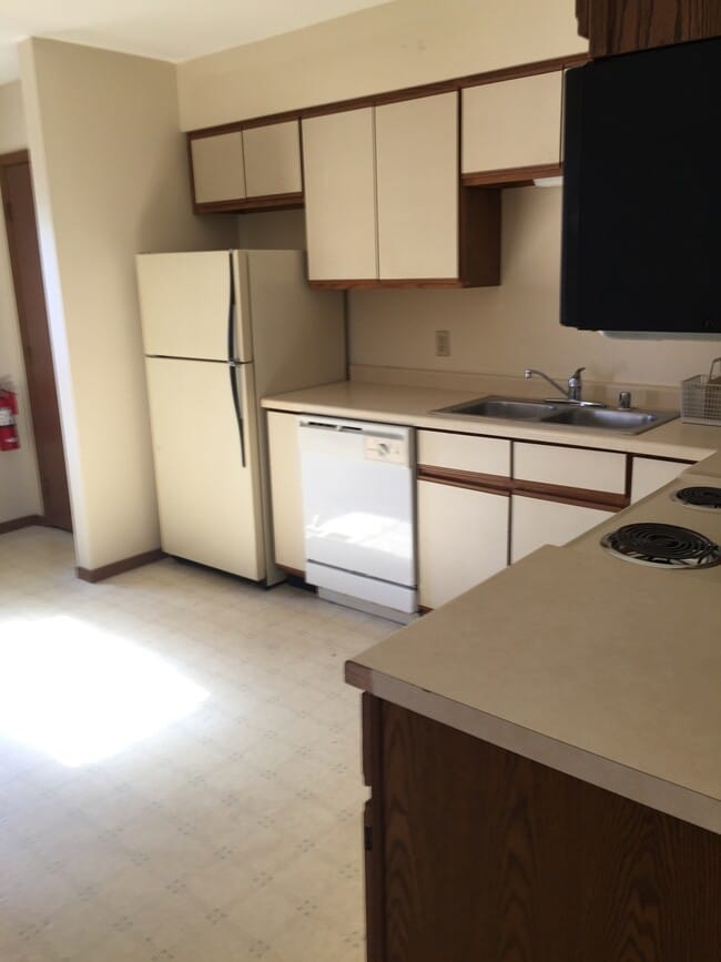 Building Photo - 1815 3rd St E