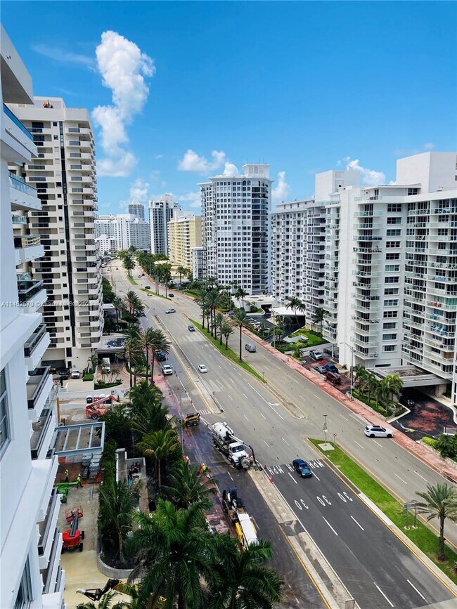 Foto del edificio - 5825 Collins Ave
