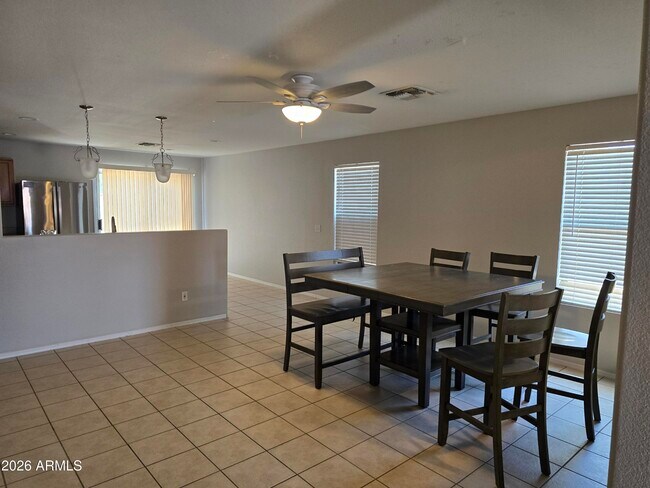 Foto del edificio - 15702 W Watson Ln