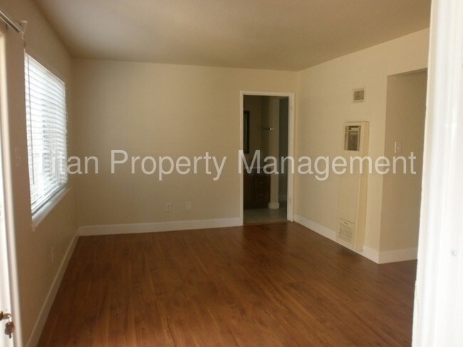 Building Photo - 1819 G St