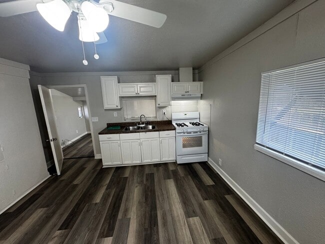 Building Photo - CHECK OUT THIS LOVELY HOME & APPLY TODAY!