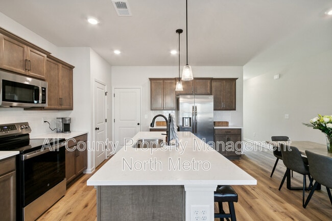Foto del edificio - 328 Mountain Blvd S
