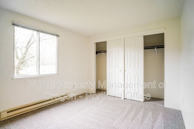 Foto del edificio - 14128 NE Sandy Blvd