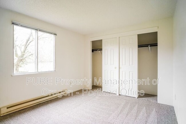 Building Photo - 14128 NE Sandy Blvd