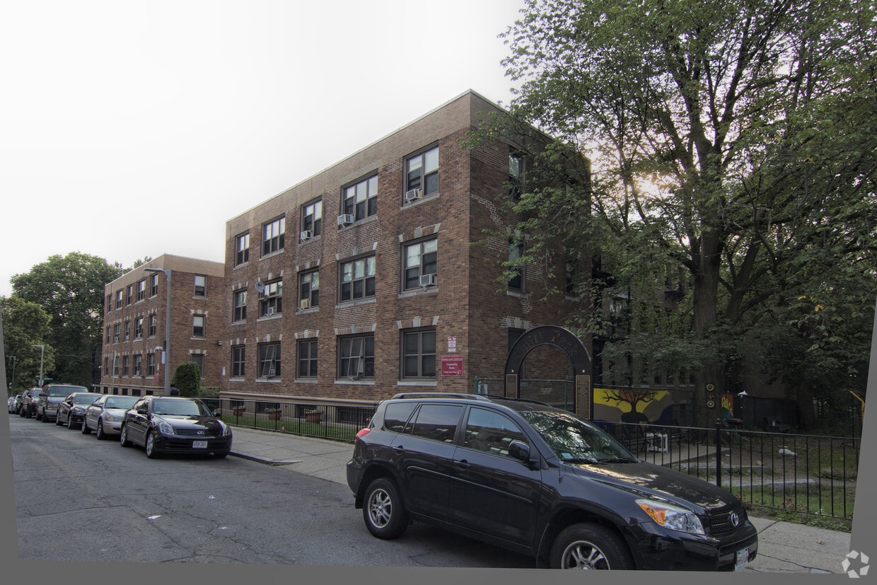 Building Photo - Sonoma Maple Schuyler Apts