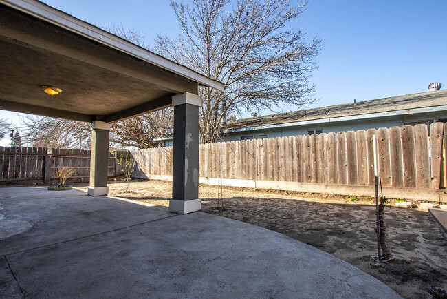 Building Photo - 6639 Cali Ave