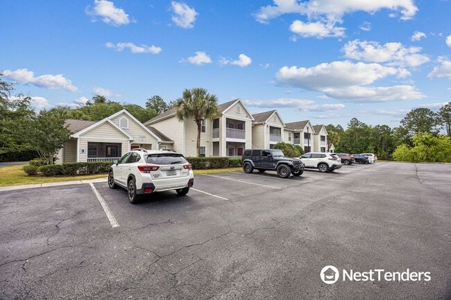 Building Photo - The Perfect One Bedroom Ground Floor Unit