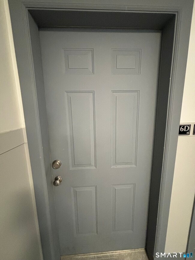 Building Photo - 213 Golden Hill St