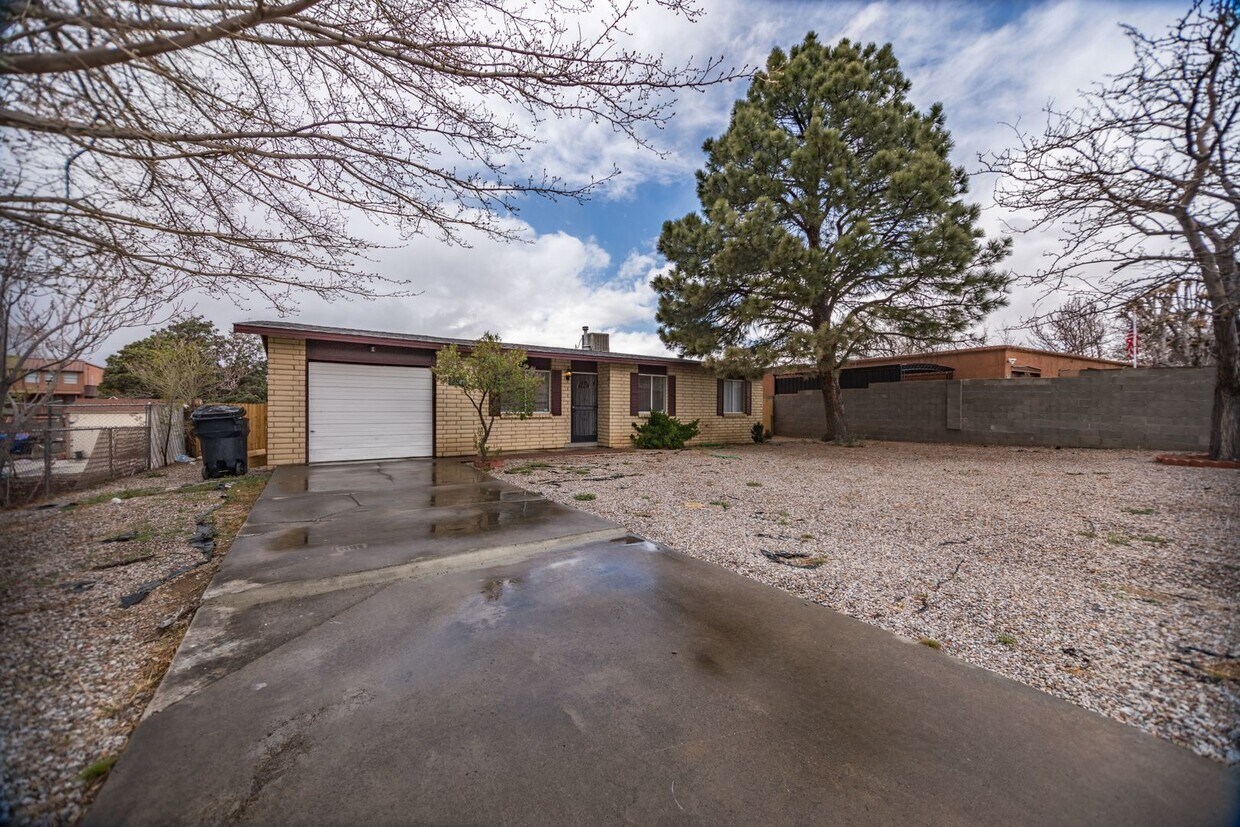Primary Photo - 13109 Camino Del Norte NE