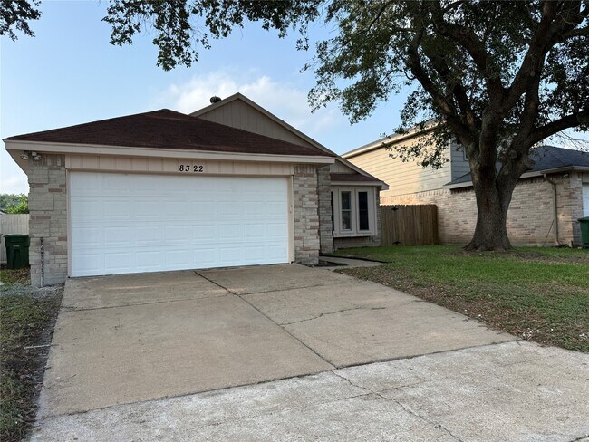 Foto del edificio - 8322 Sandy Glen Ln