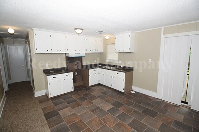Building Photo - 6765 Camelot Rd