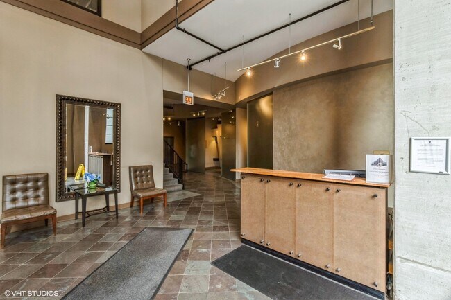 Foto del edificio - 833 W 15th Pl