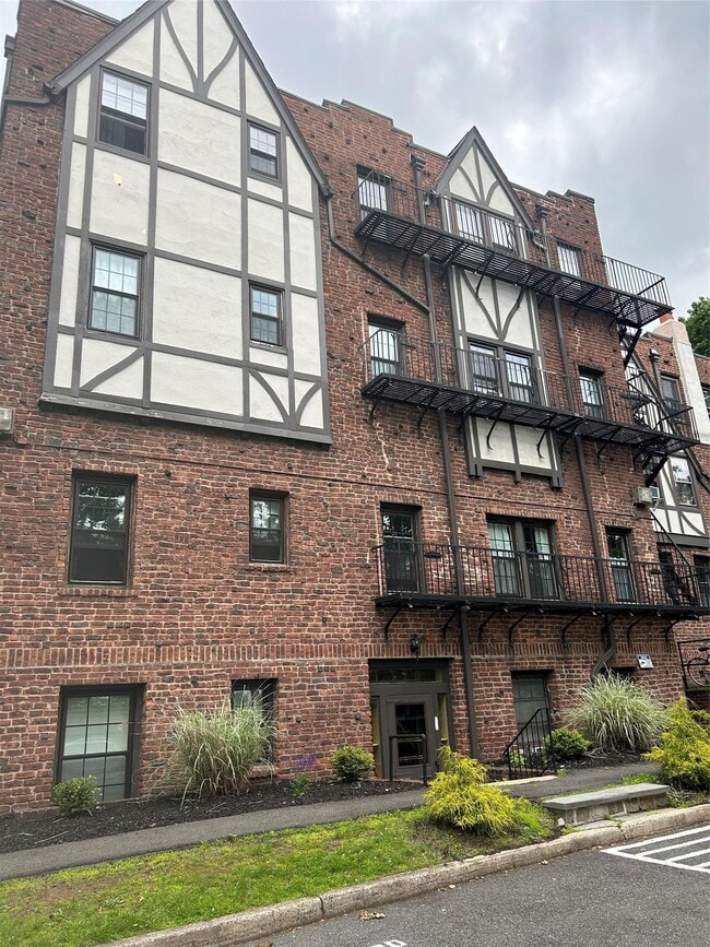 Building Photo - 1 Haven Ct