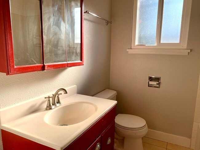 Foto del edificio - Beacon Hill 3 bedroom, 2 bath. 1 car garage with large storage loft.