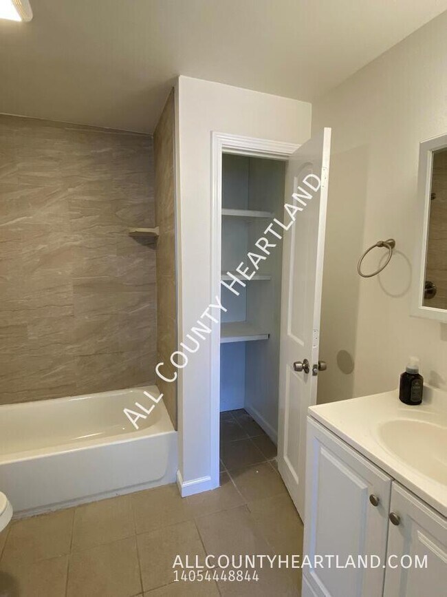 Foto del edificio - 1401 N Independence Ave