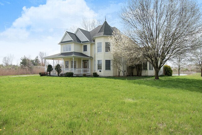 Building Photo - 6565 Springborn Rd