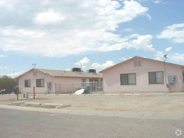 Building Photo - 850-858 W Calle Retama