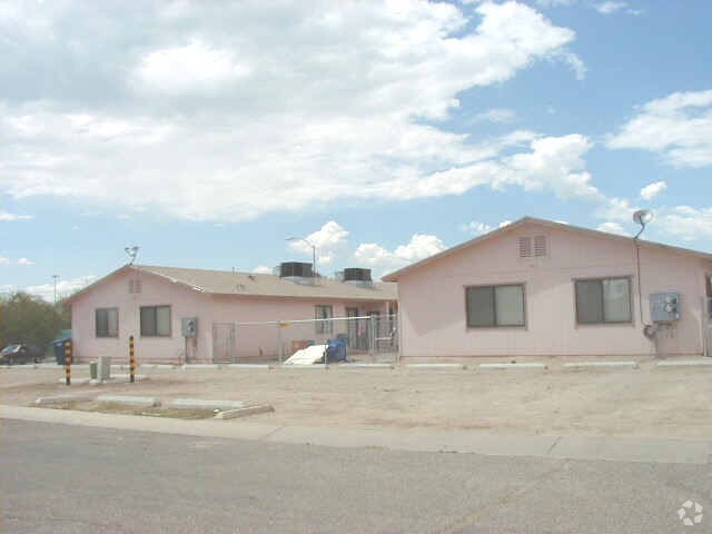 Foto del edificio - 850-858 W Calle Retama