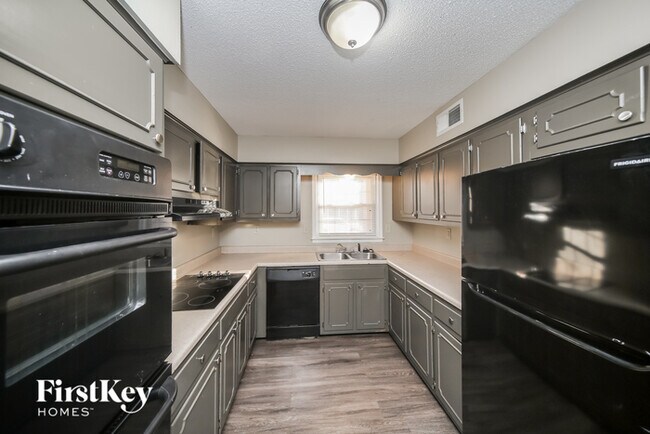 Building Photo - 6000 Macleod Dr
