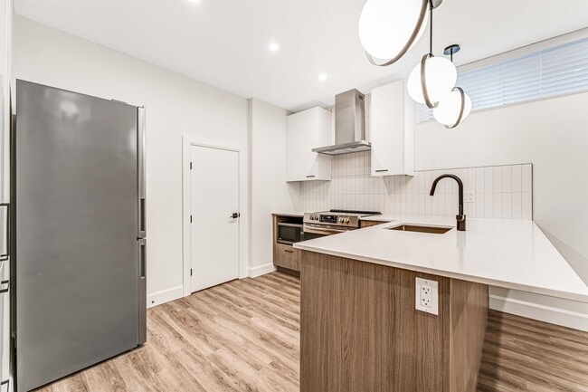 Building Photo - 845 Woodroffe Ave