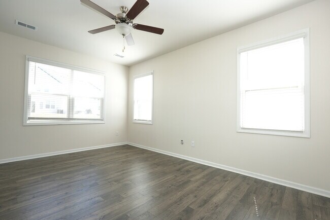 Foto del edificio - Beautiful 3-Bedroom 2-Baths Home with Gara...