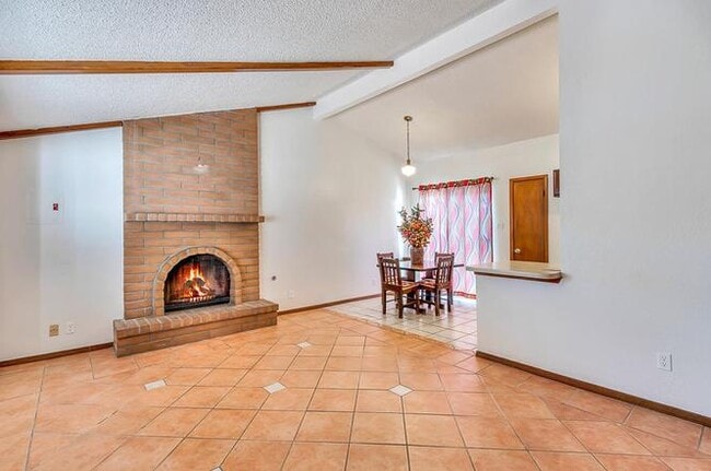 Building Photo - 4886 Maureen Cir