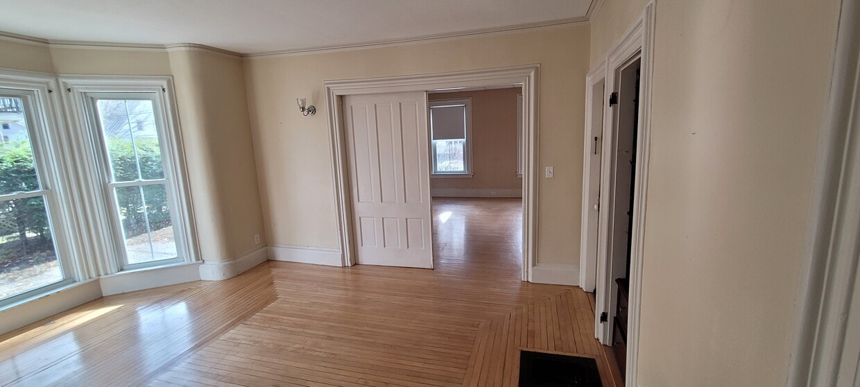 Primary Photo - 121 Cross St