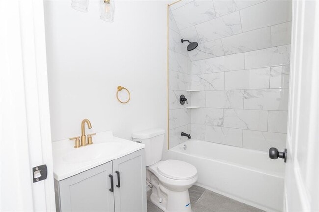 Building Photo - 84 Pembroke Ave