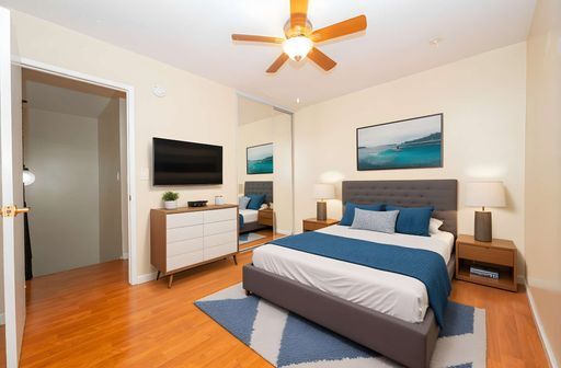 Foto del edificio - Two Weeks FREE Chula Vista Townhome 2 Bed 1 Bath with assigned parking, Refreshed w/prime amenities.