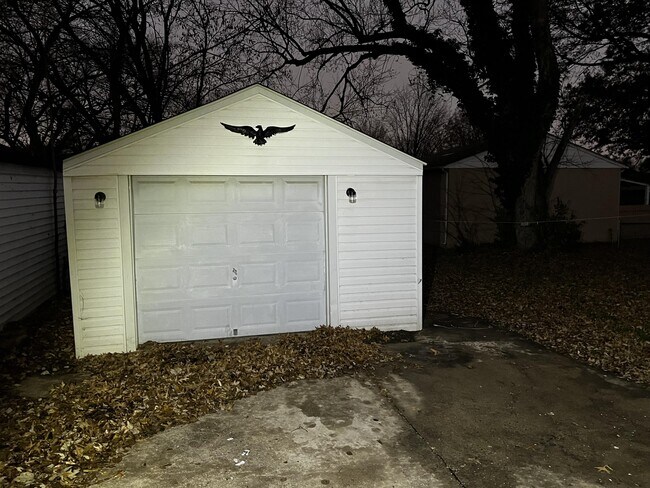 Foto del edificio - 4820 Bluebird Ave