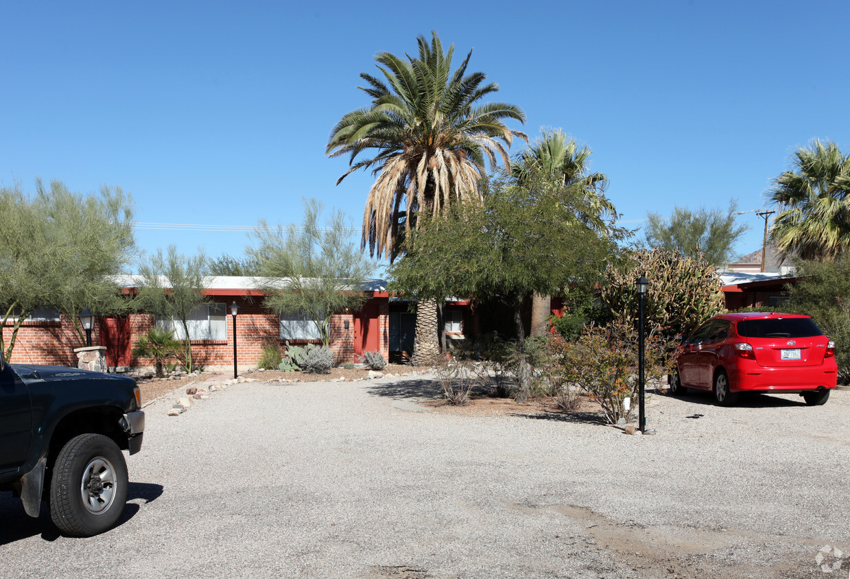 Building Photo - Desert Aire Lodge