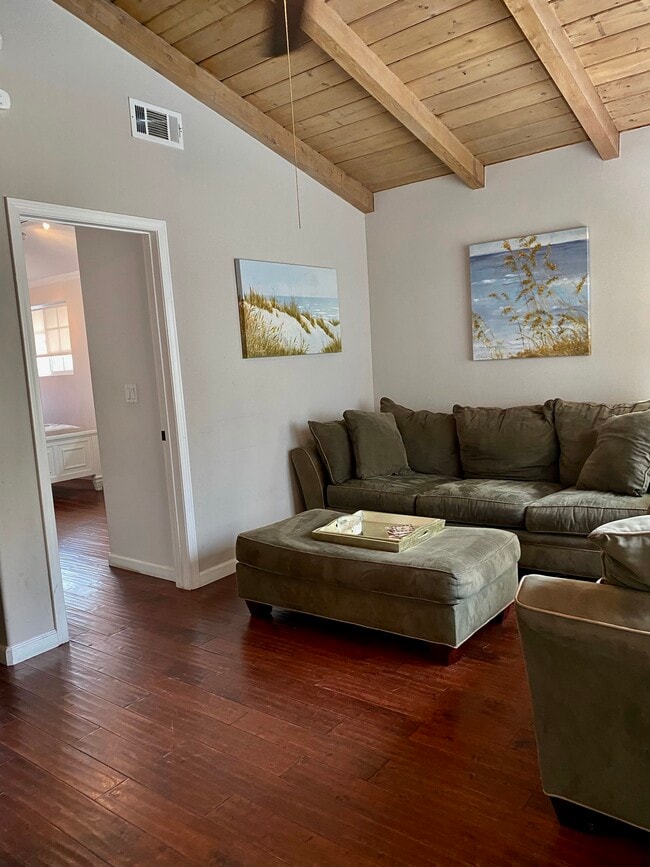 Building Photo - 224 Seaview St