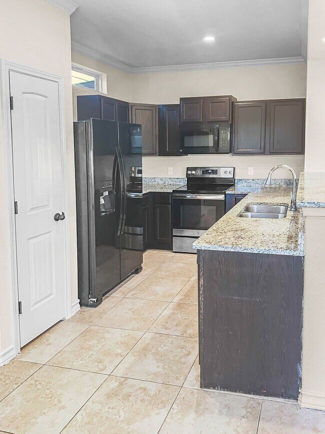 Foto del edificio - 3 Bedrs 2.5 baths