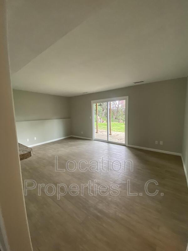 Foto del edificio - 2446 Cedarwood Ave