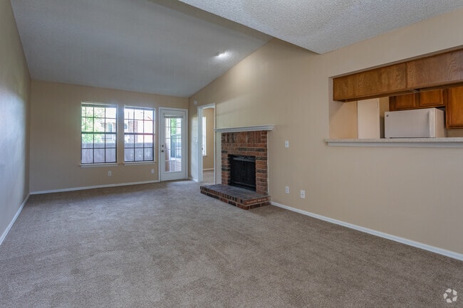 2BR, 2BA - 960 SF - Quail Run Apartments