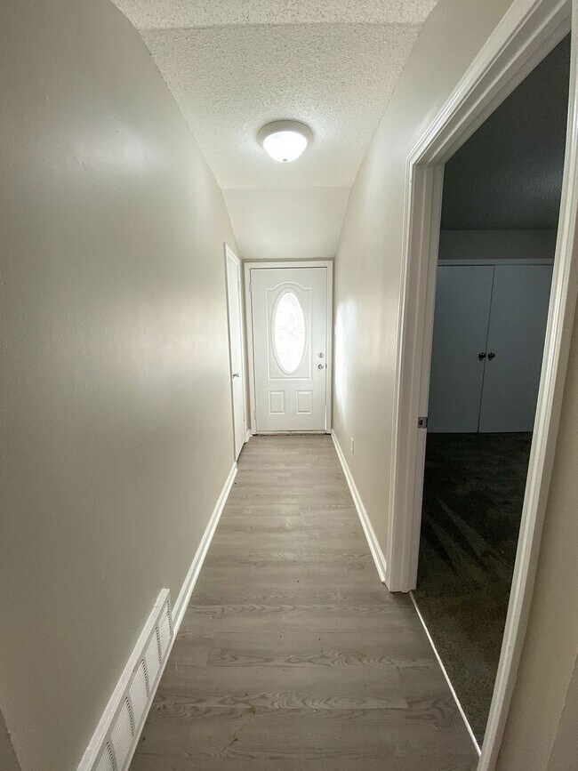 Foto del edificio - 4 bed, 2 bath, 2 car garage near Yale and ...