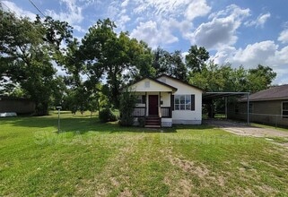 Building Photo - 614 Sally Mae St